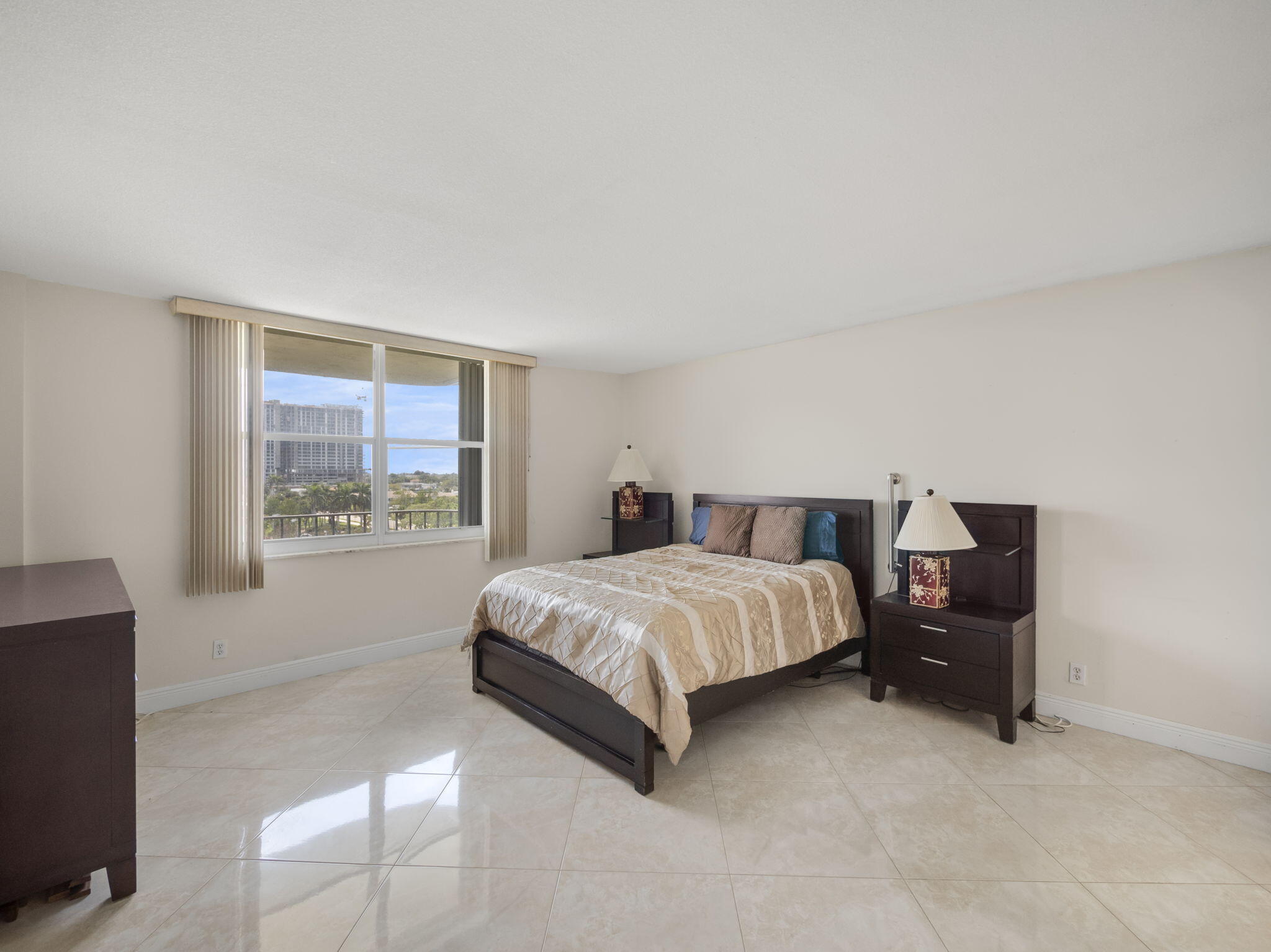 801 Lake Shore Drive 618