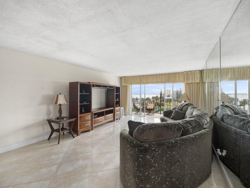 801 Lake Shore Drive 618