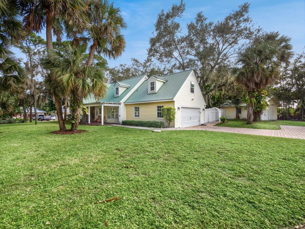 865 SW Magnolia Bluff Drive