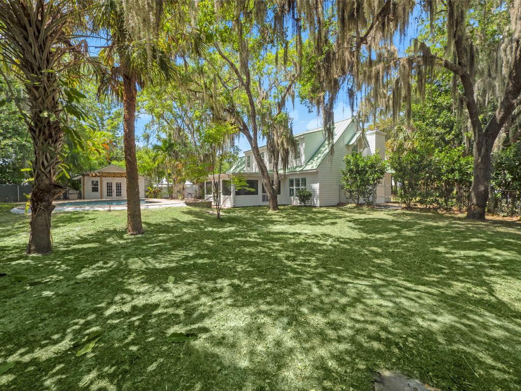 865 SW Magnolia Bluff Drive