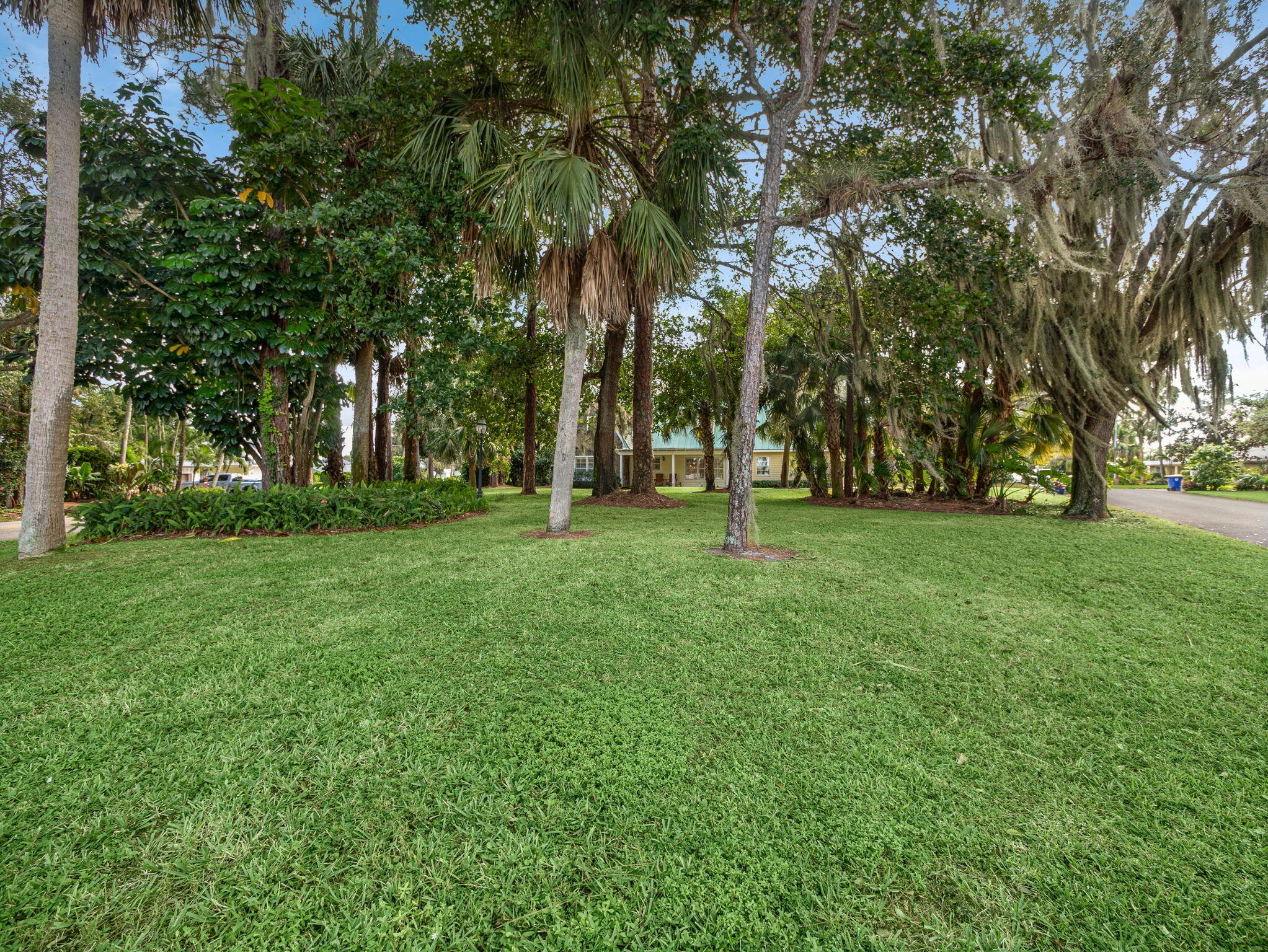 865 SW Magnolia Bluff Drive