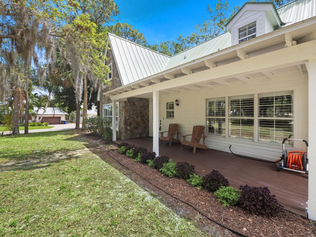 865 SW Magnolia Bluff Drive