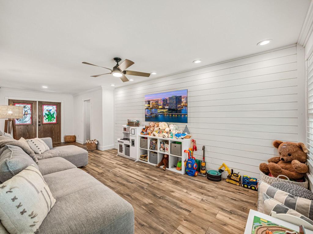 865 SW Magnolia Bluff Drive