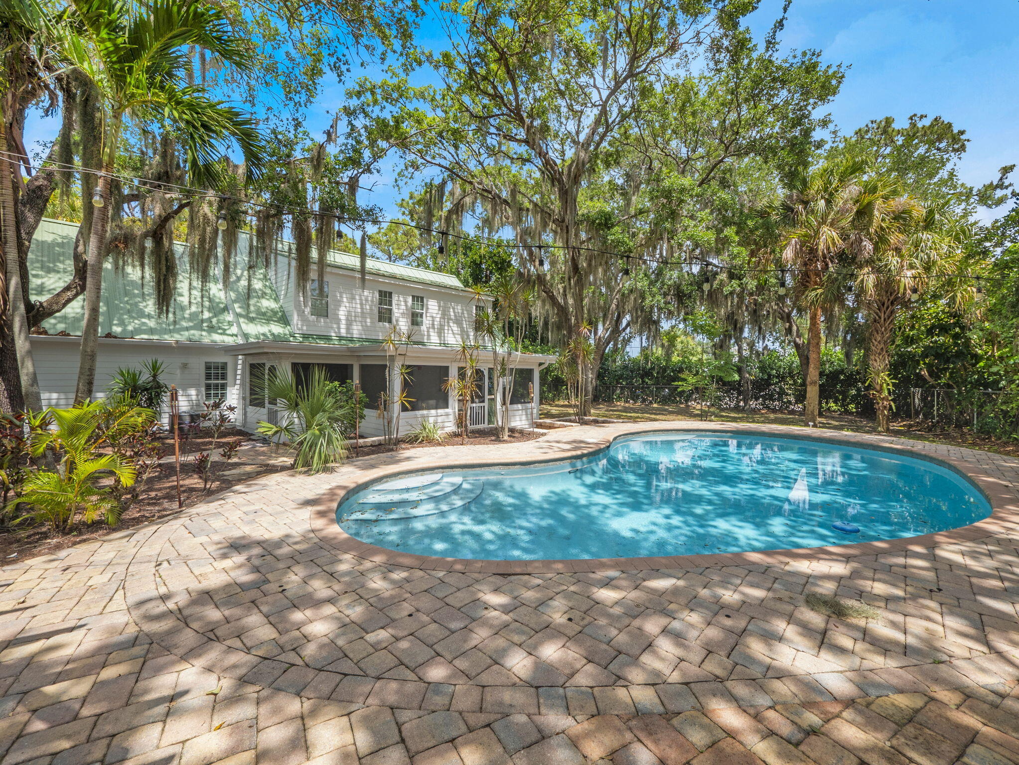 865 SW Magnolia Bluff Drive