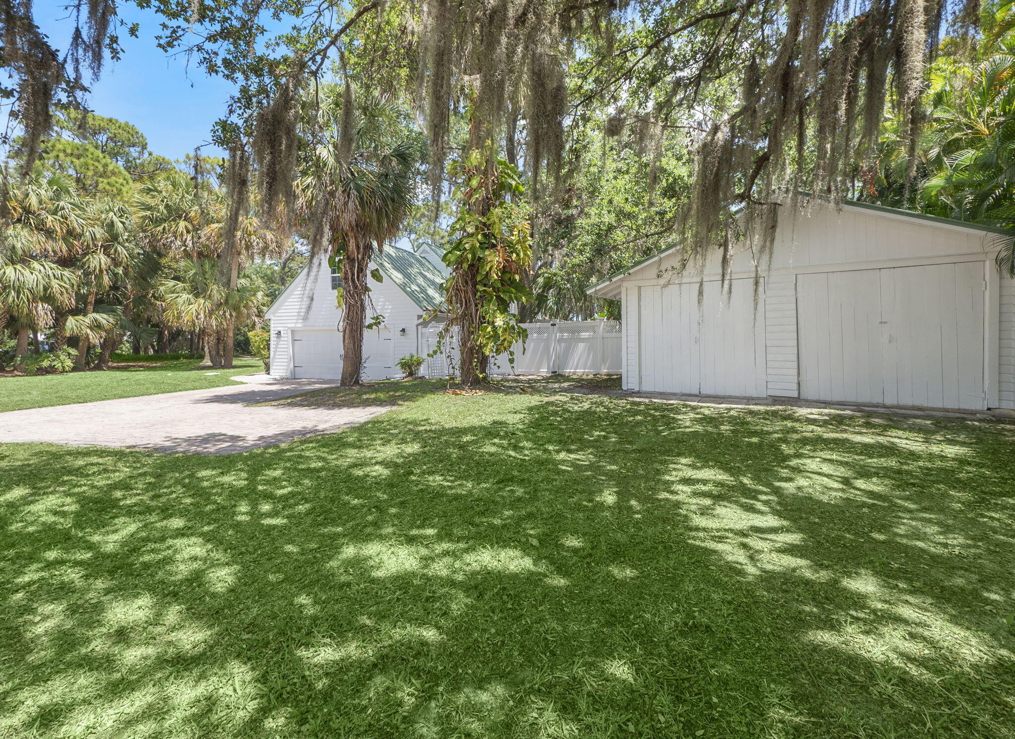 865 SW Magnolia Bluff Drive