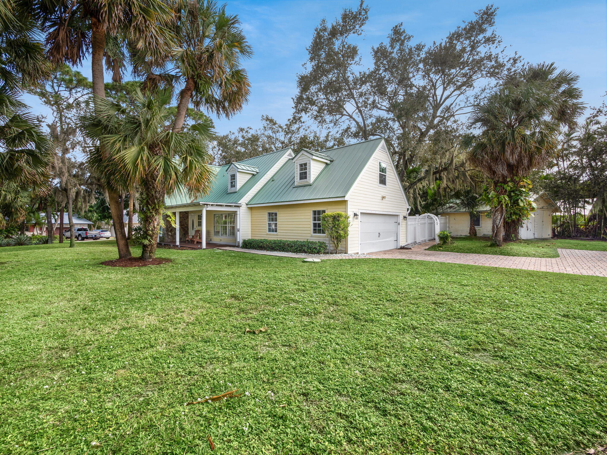 865 SW Magnolia Bluff Drive