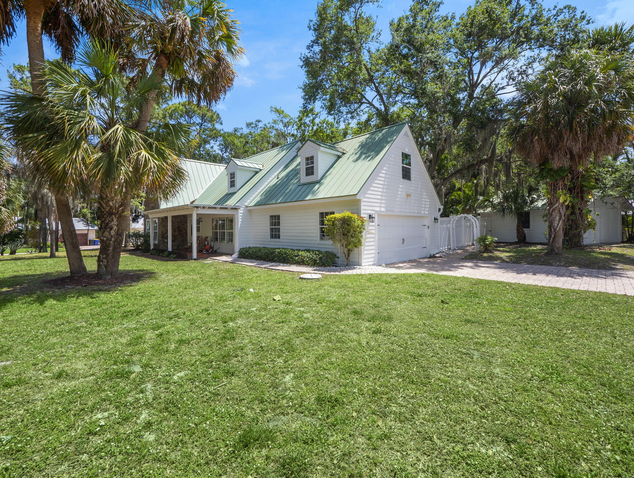 865 SW Magnolia Bluff Drive