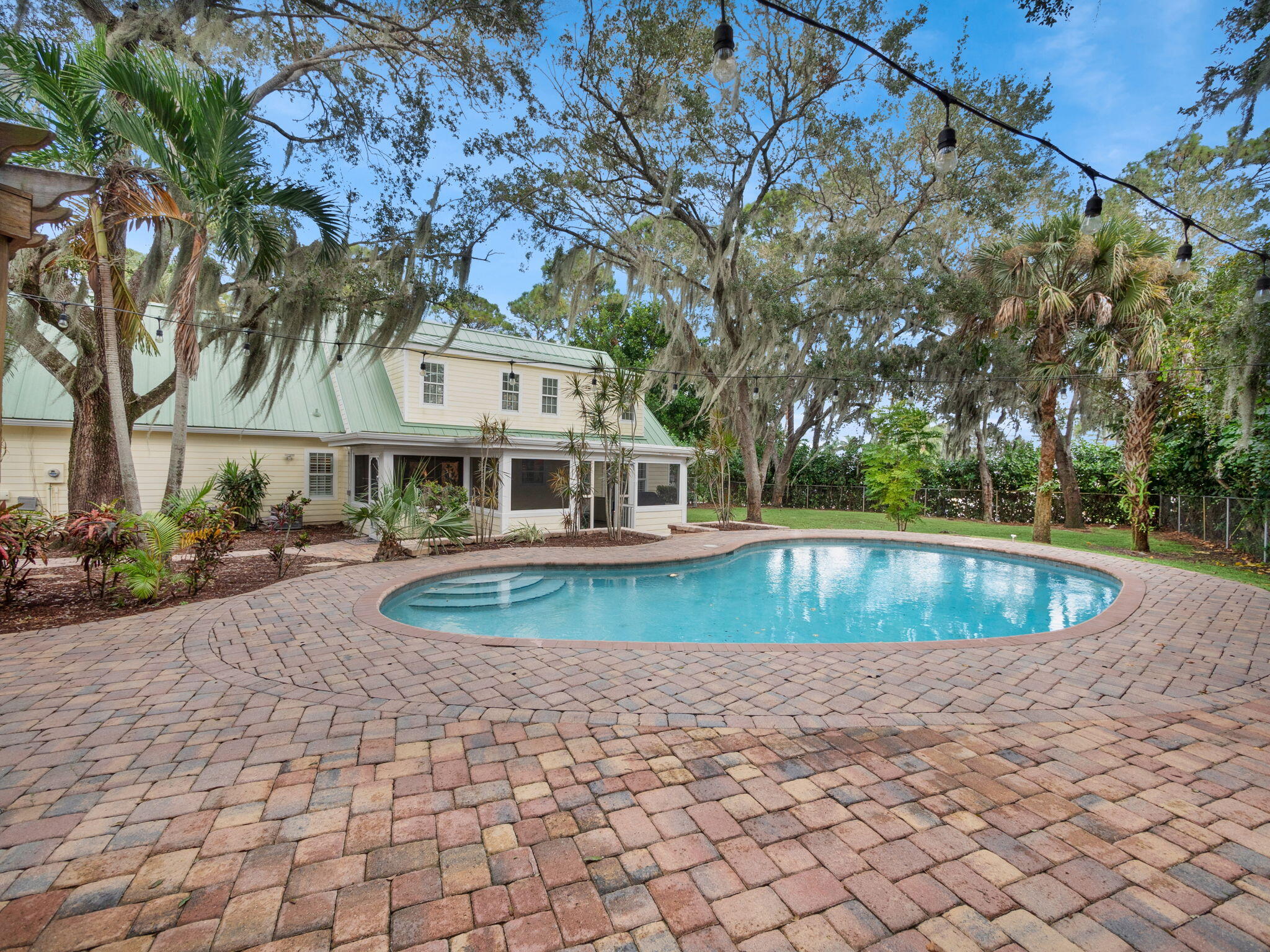 865 SW Magnolia Bluff Drive
