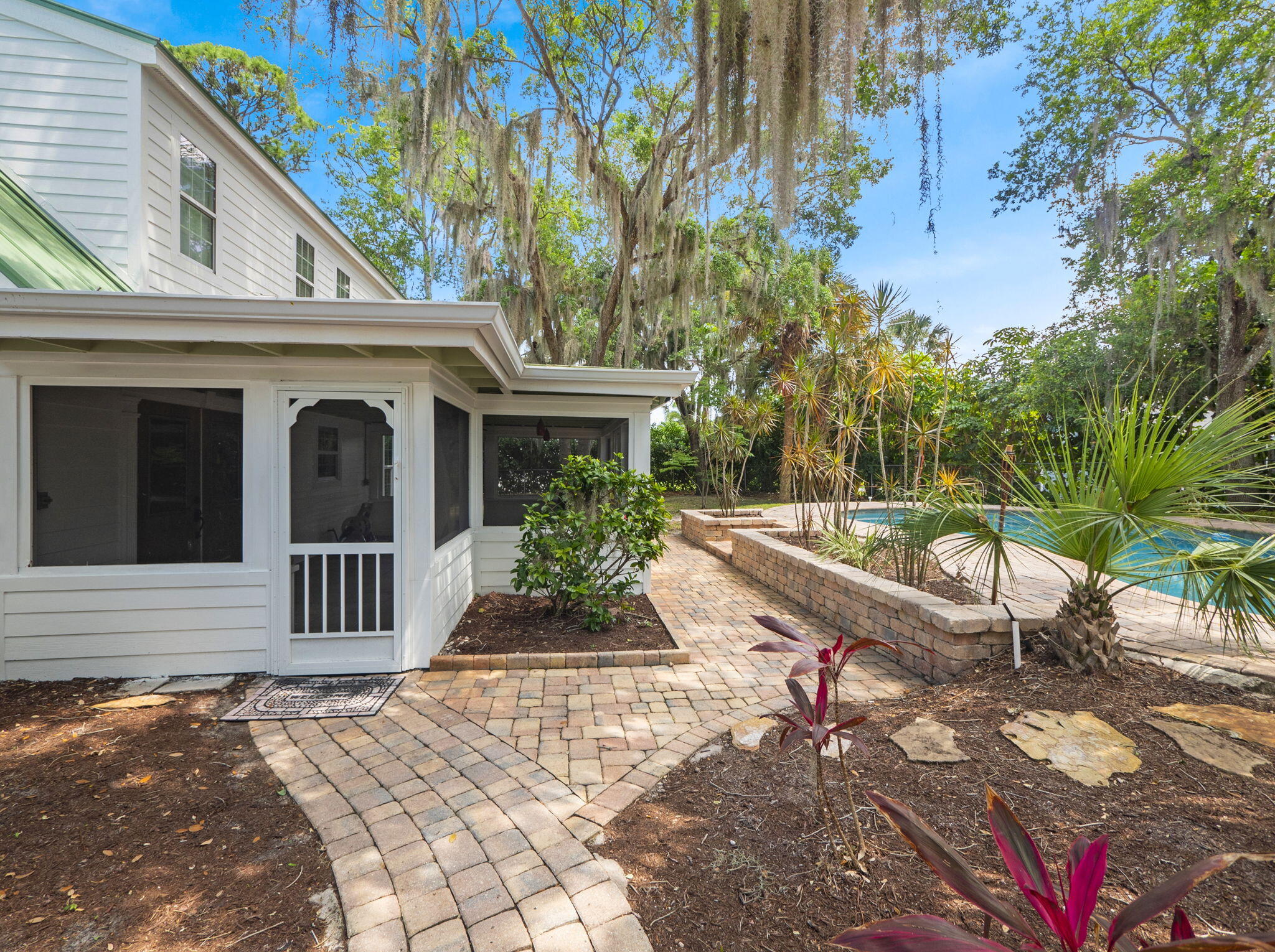 865 SW Magnolia Bluff Drive