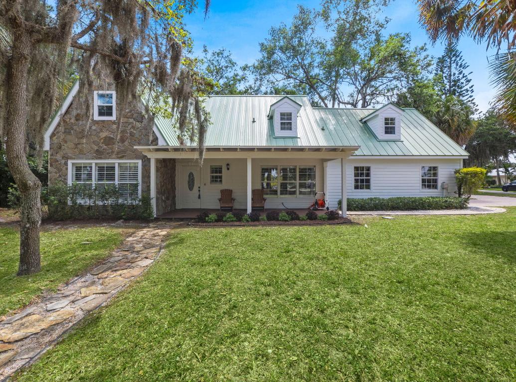 865 SW Magnolia Bluff Drive