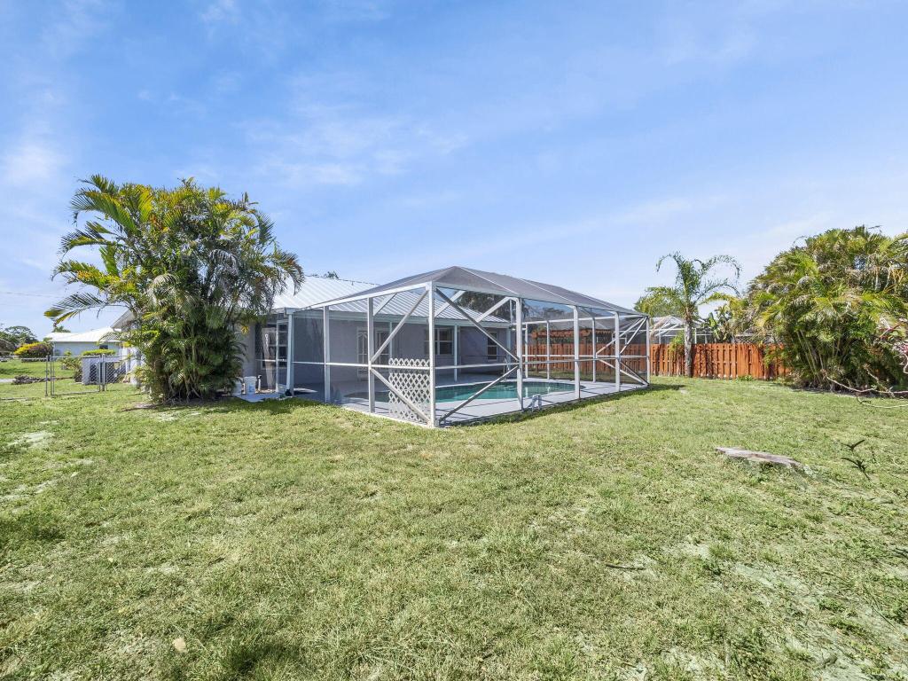 509 SW Feldman Avenue