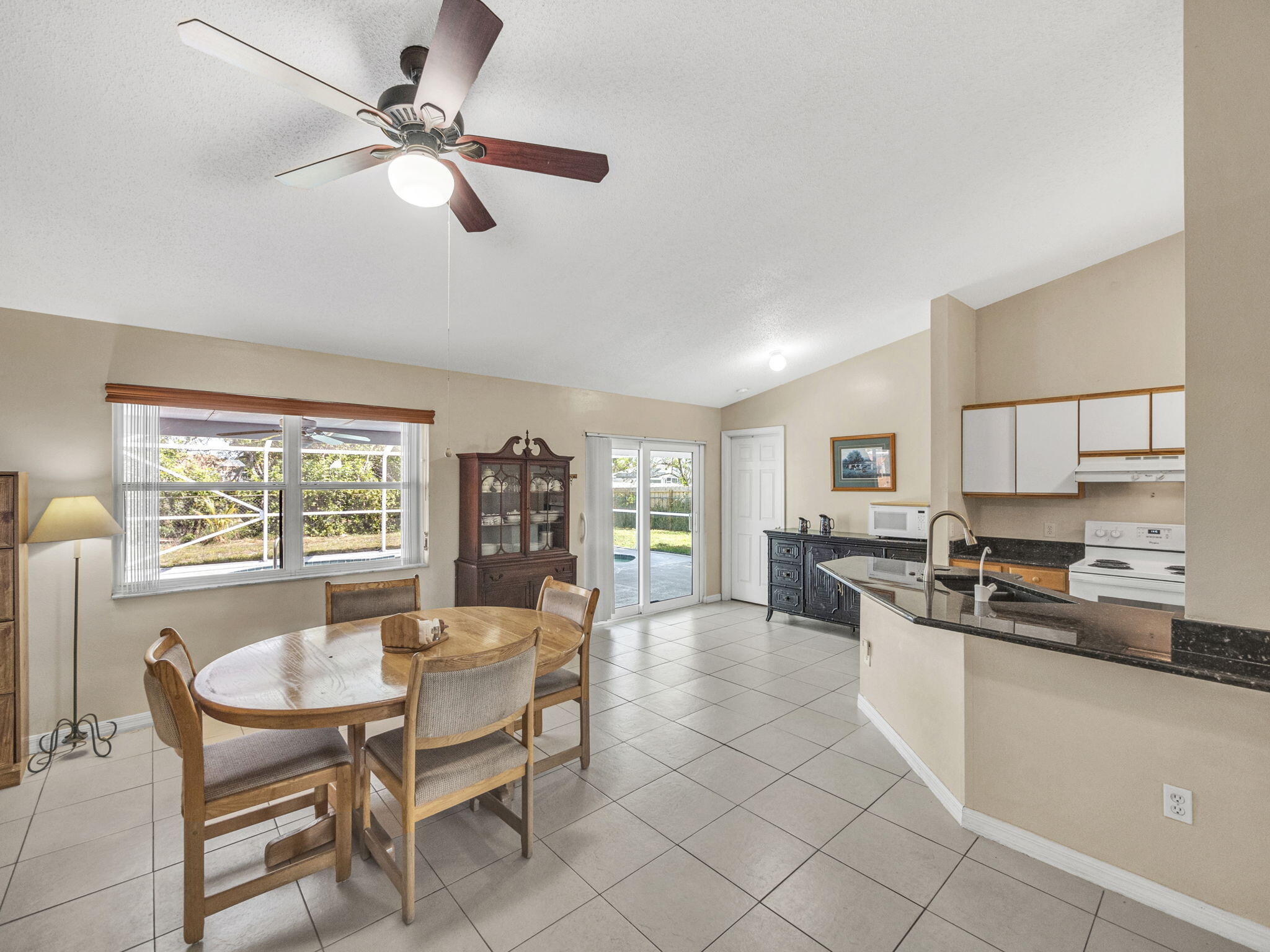 509 SW Feldman Avenue