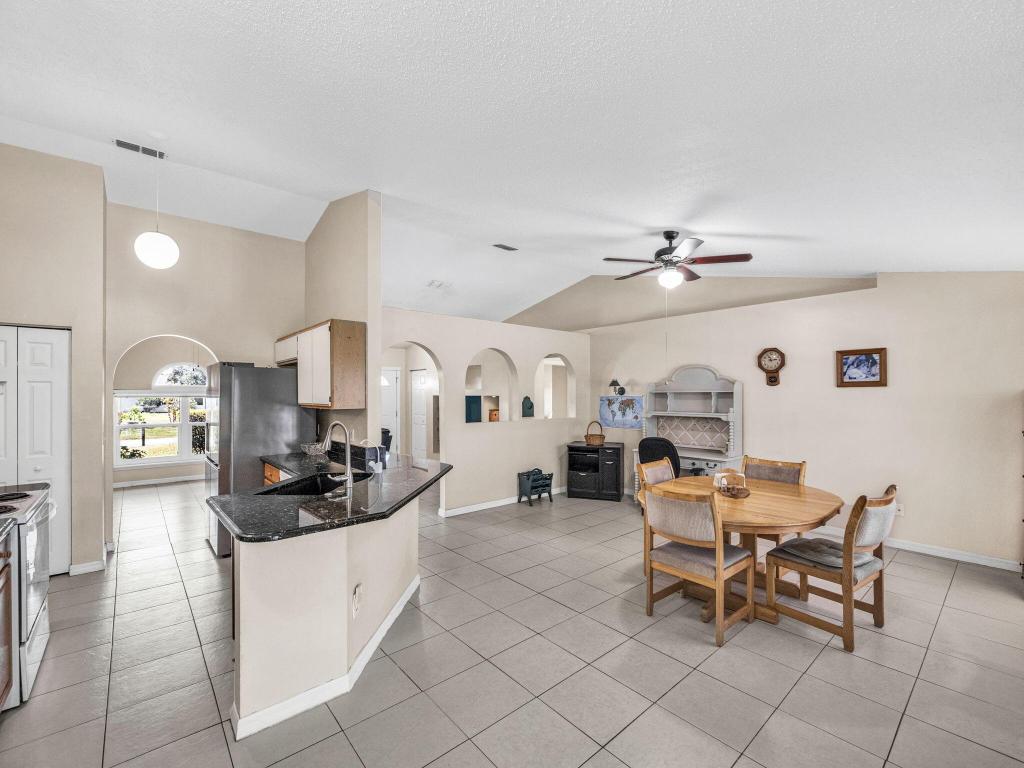 509 SW Feldman Avenue