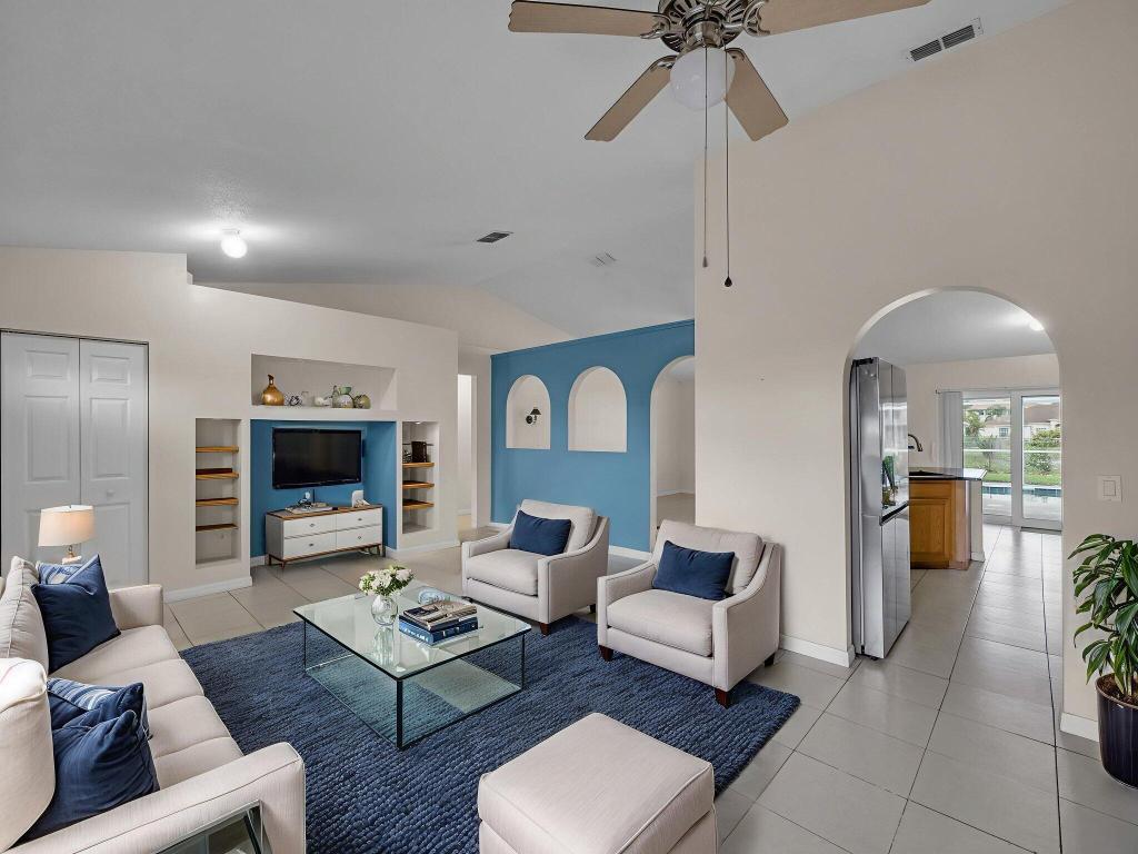 509 SW Feldman Avenue