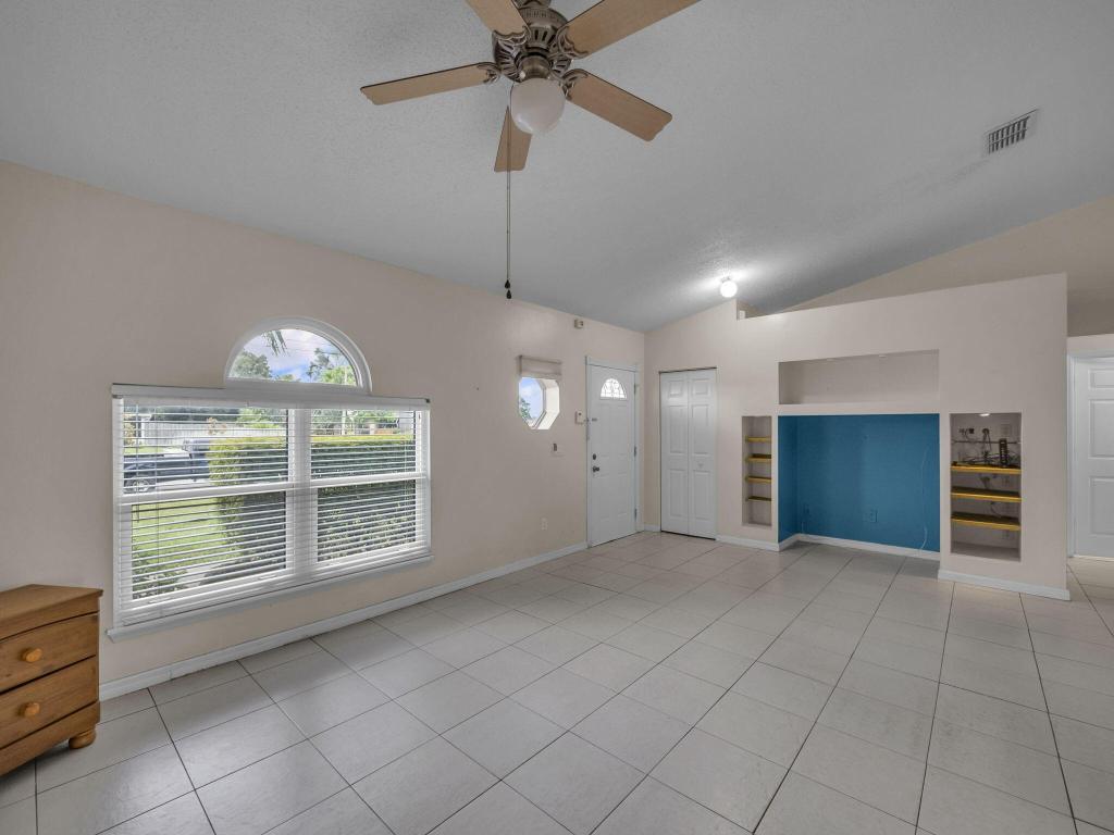 509 SW Feldman Avenue