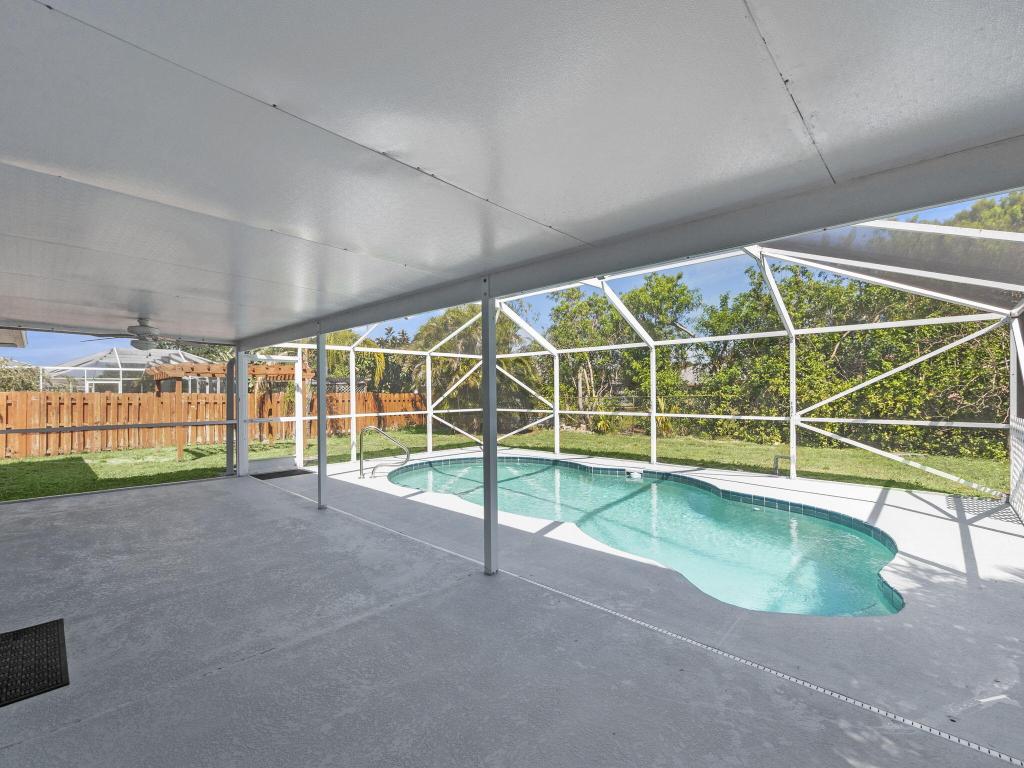 509 SW Feldman Avenue