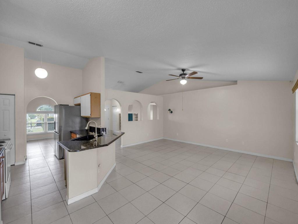 509 SW Feldman Avenue