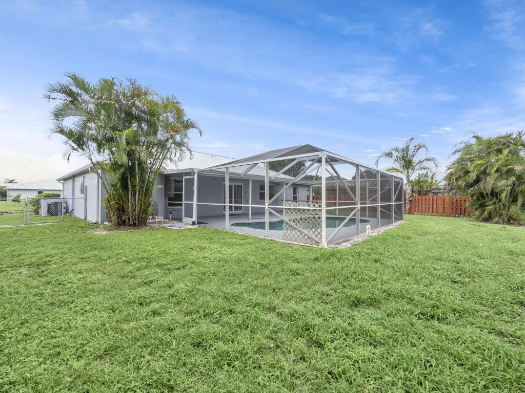 509 SW Feldman Avenue