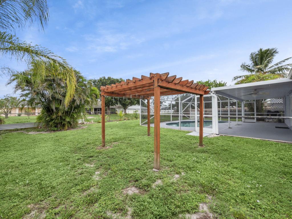 509 SW Feldman Avenue