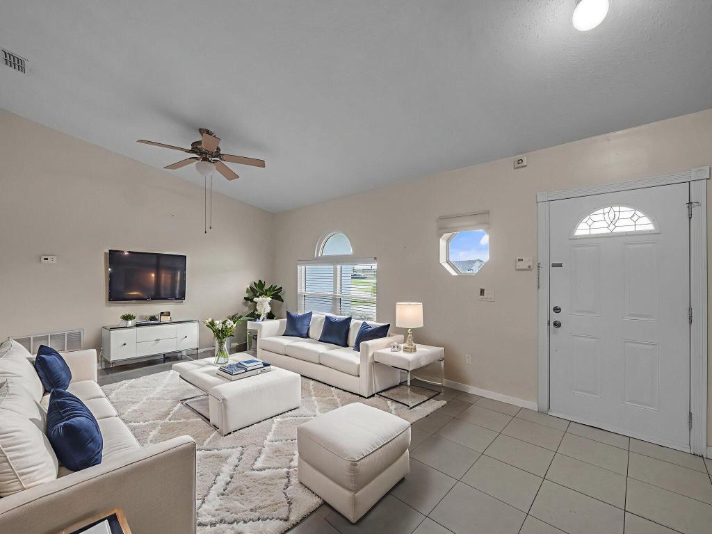 509 SW Feldman Avenue