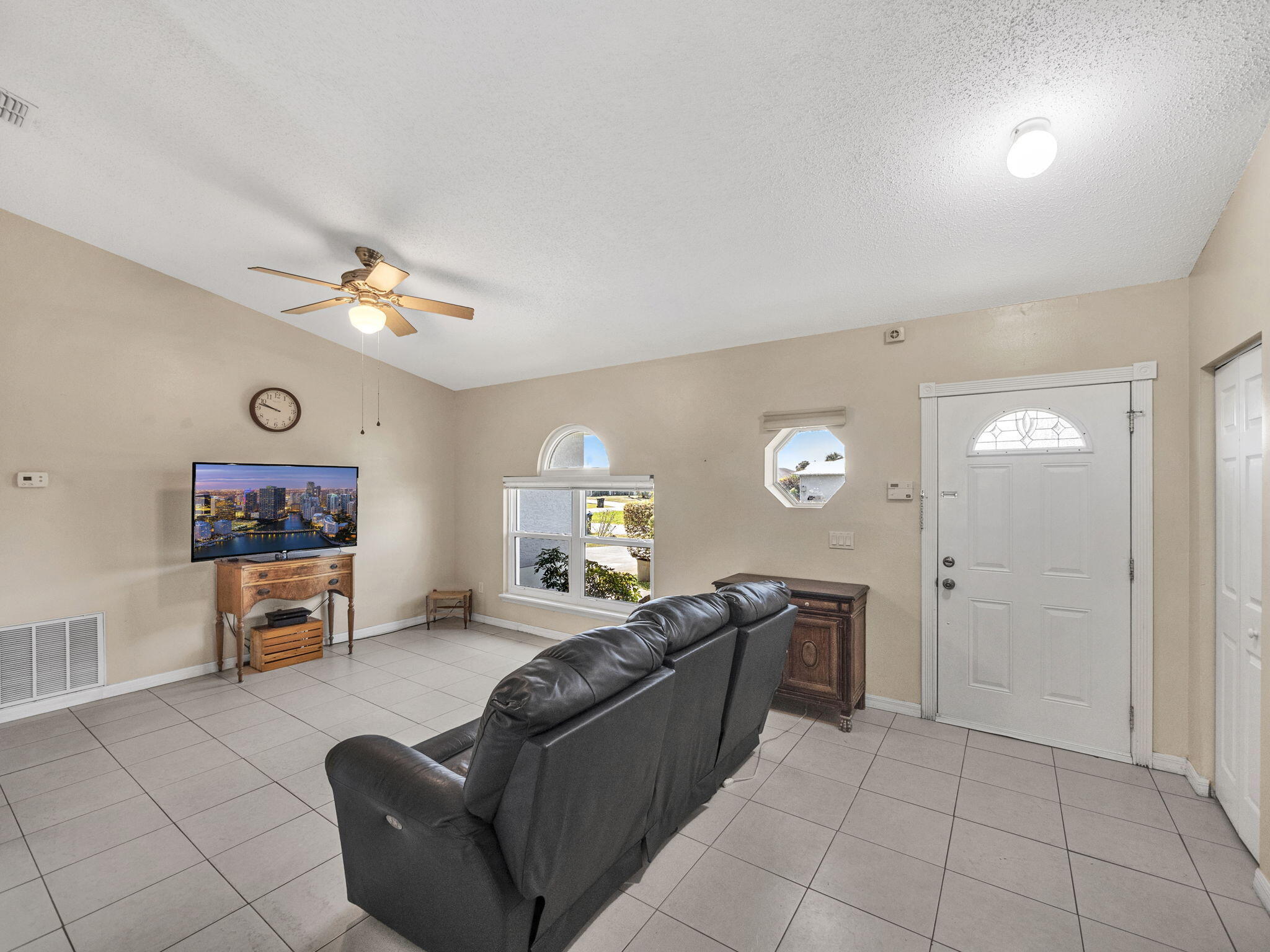 509 SW Feldman Avenue