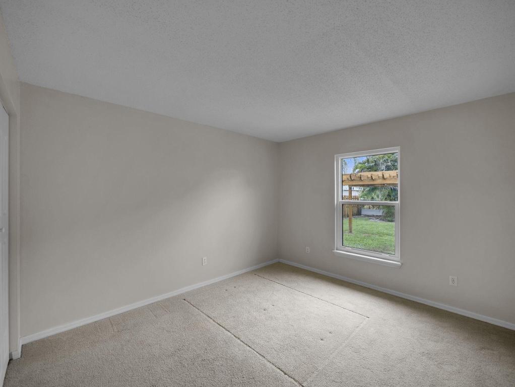 509 SW Feldman Avenue