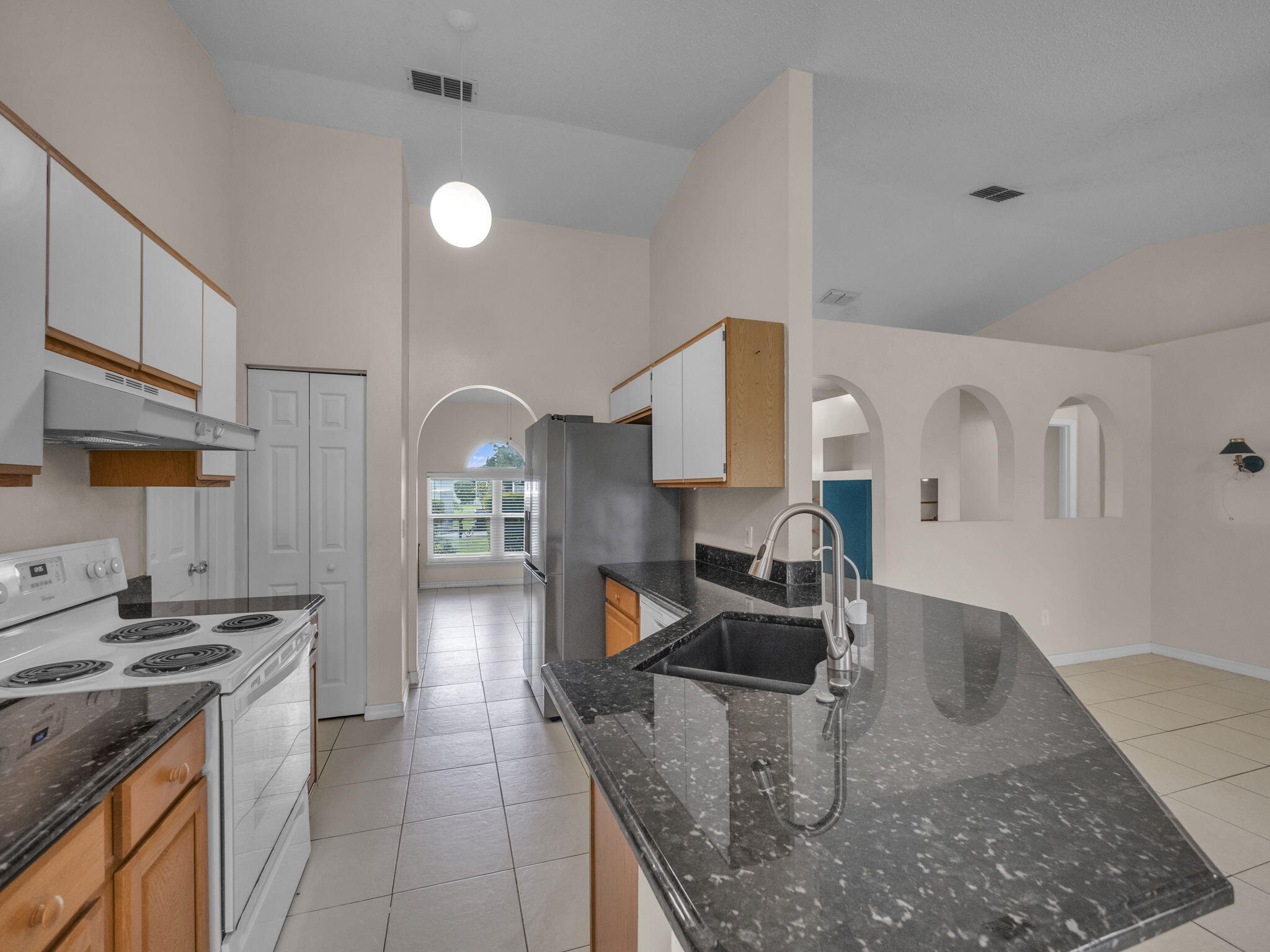 509 SW Feldman Avenue