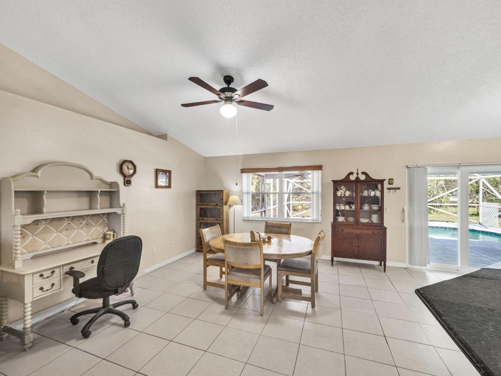 509 SW Feldman Avenue