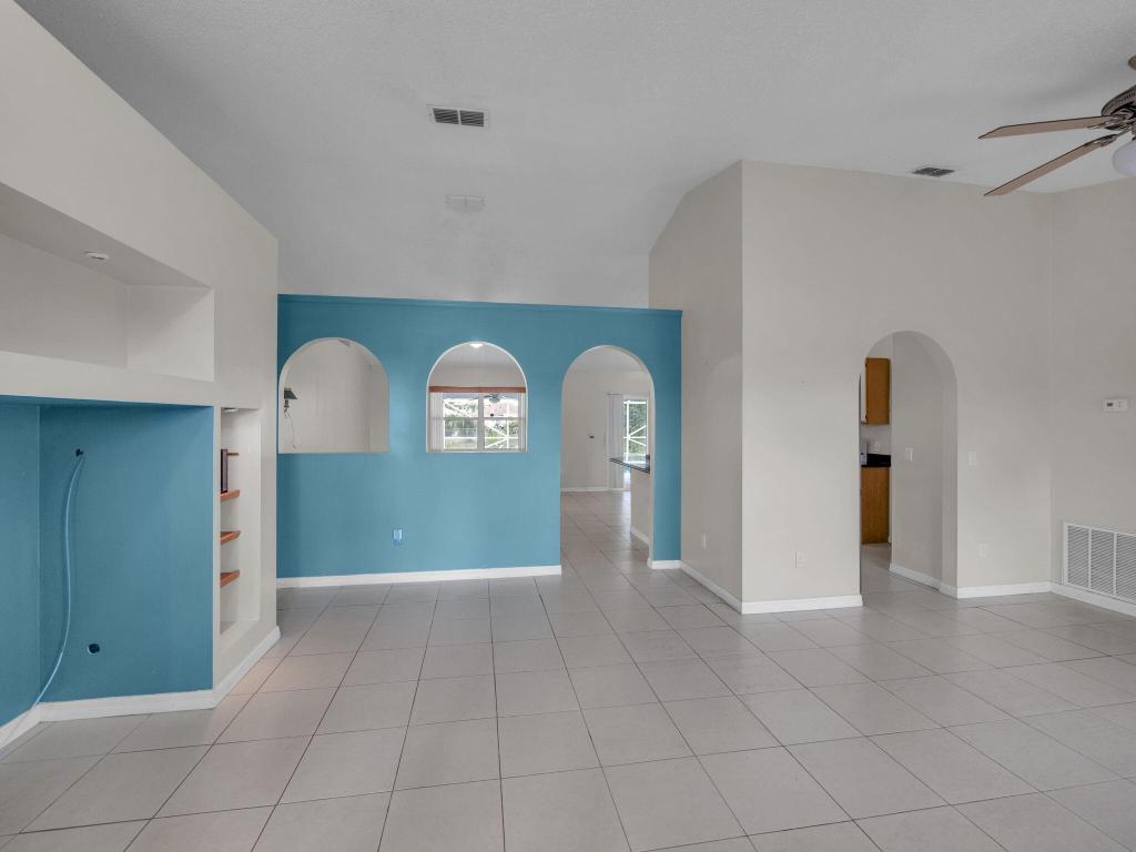 509 SW Feldman Avenue