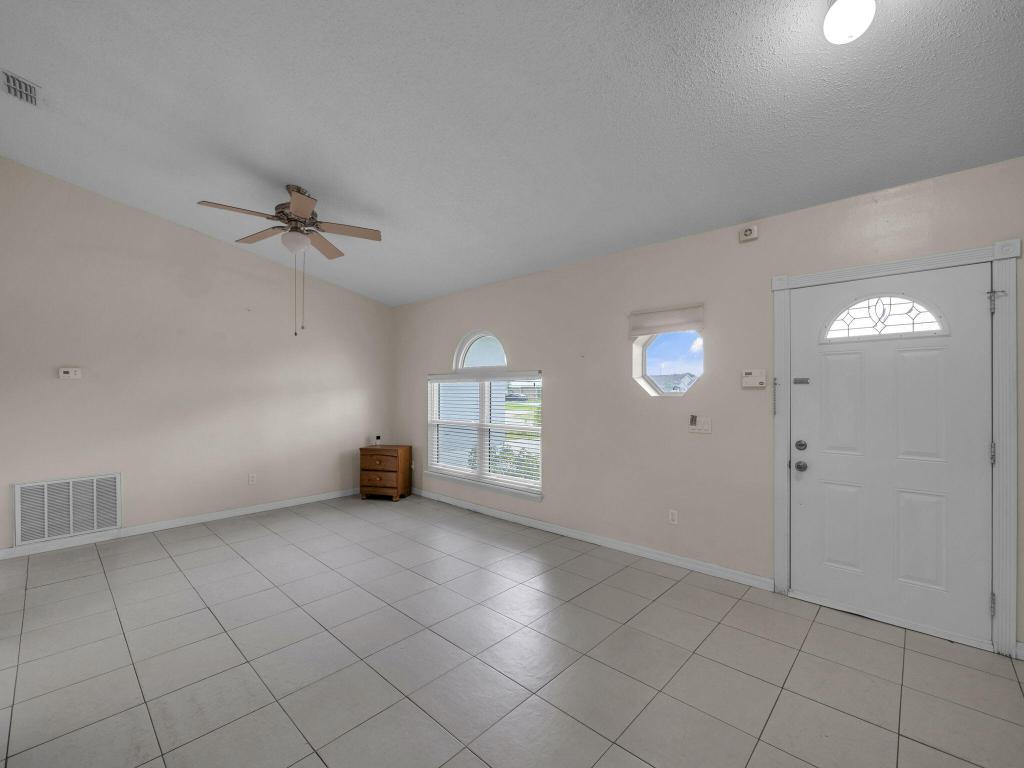 509 SW Feldman Avenue