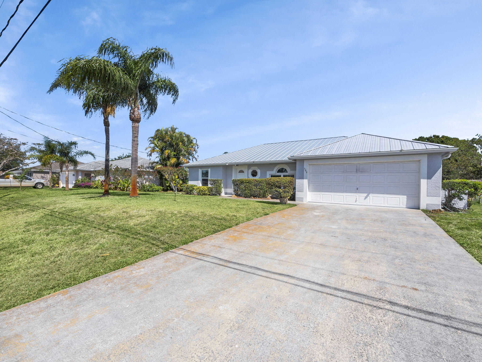 509 SW Feldman Avenue