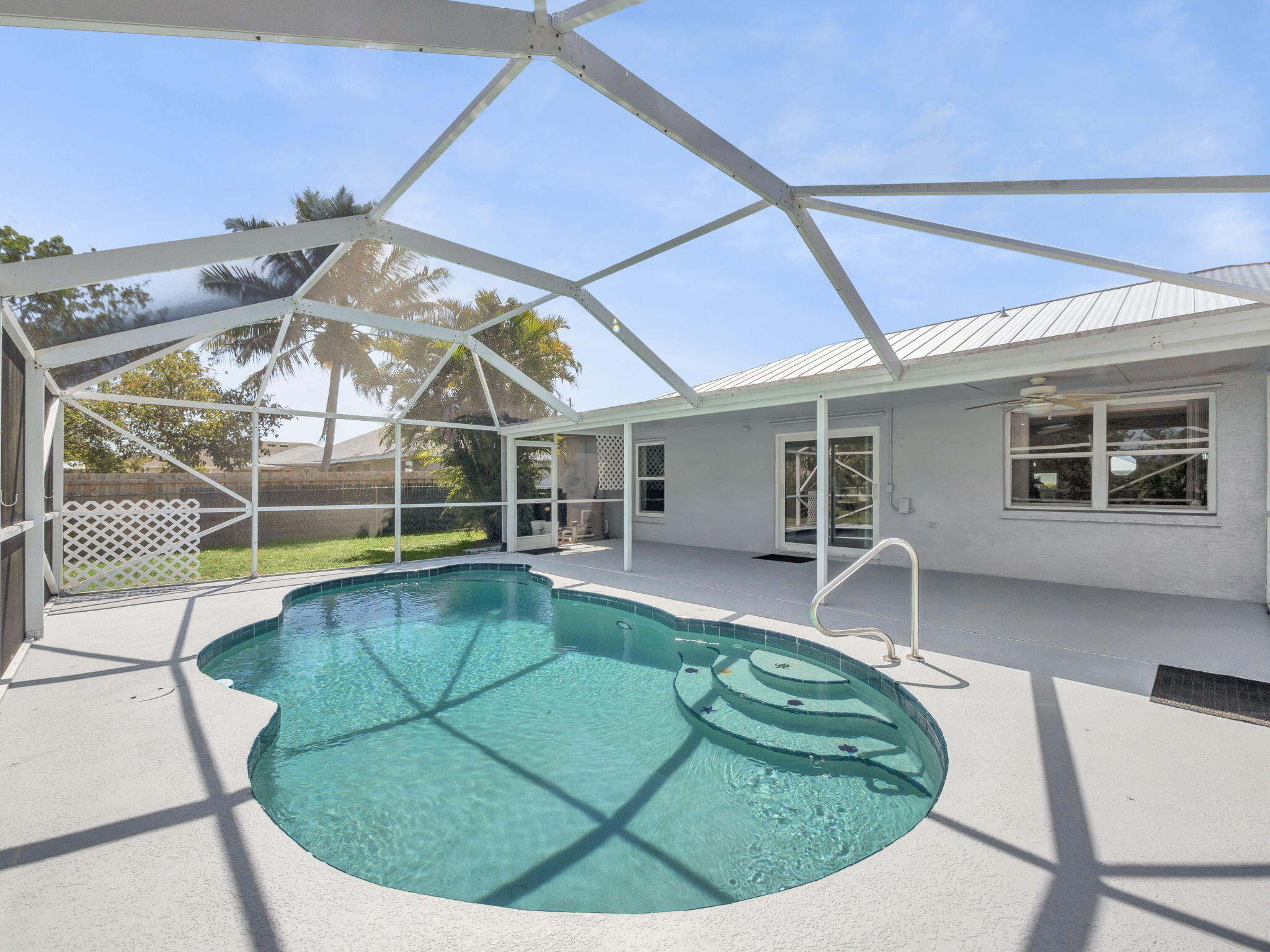 509 SW Feldman Avenue