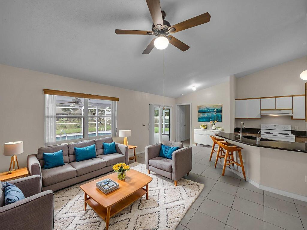 509 SW Feldman Avenue