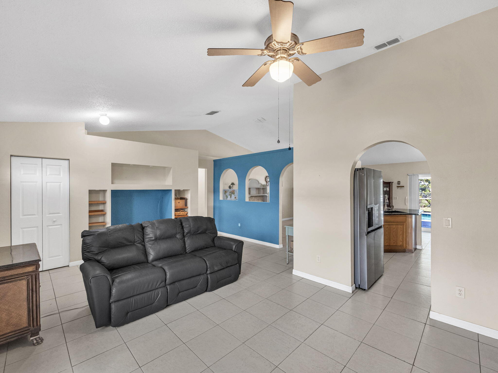 509 SW Feldman Avenue