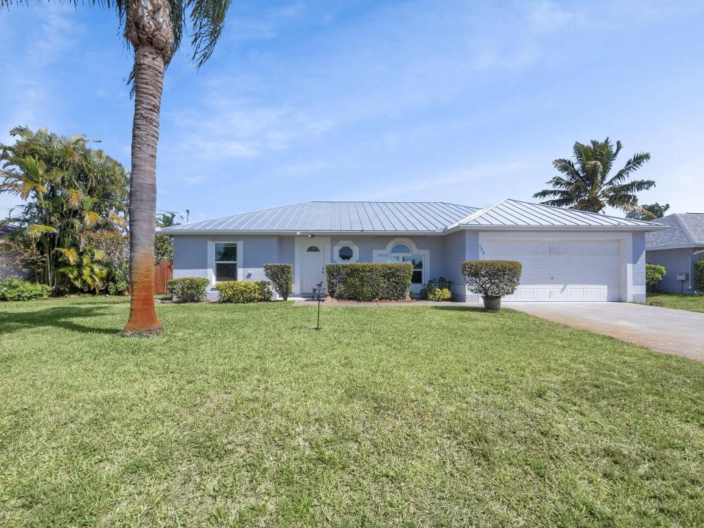 509 SW Feldman Avenue