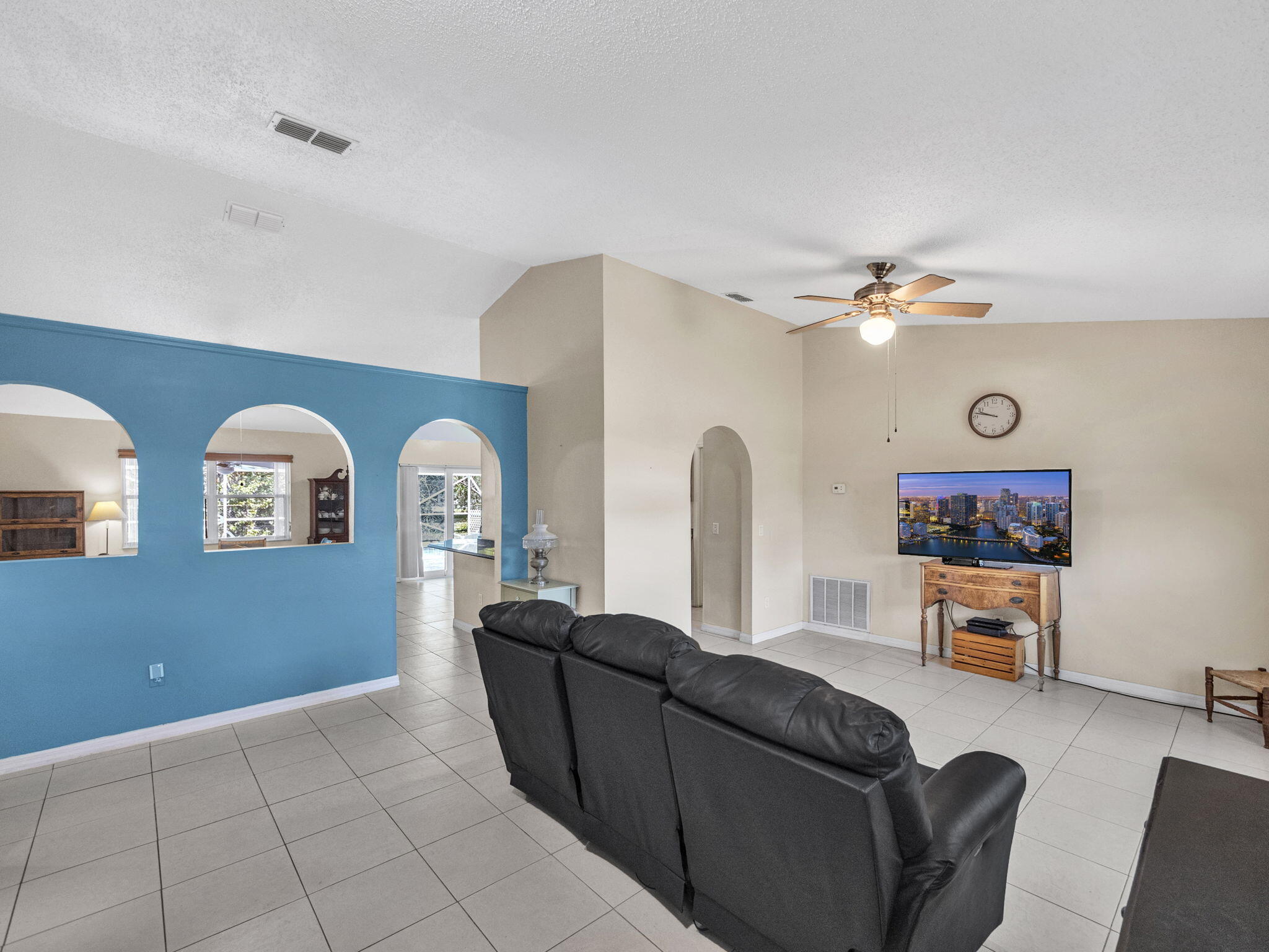 509 SW Feldman Avenue