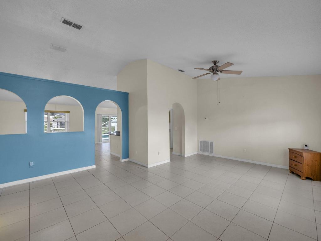 509 SW Feldman Avenue