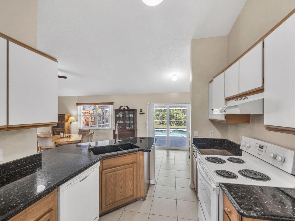 509 SW Feldman Avenue