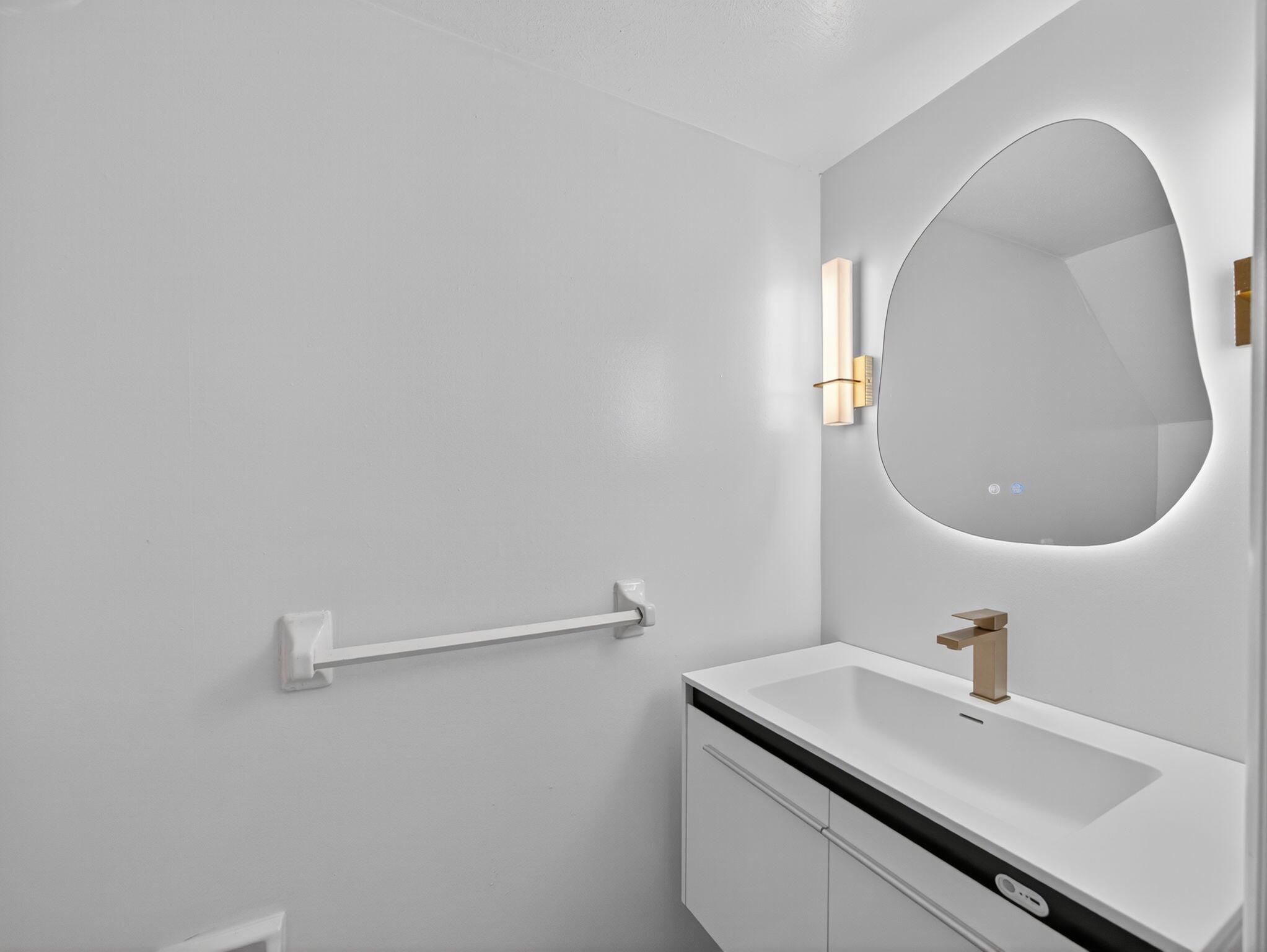 1002 Shorewinds Drive