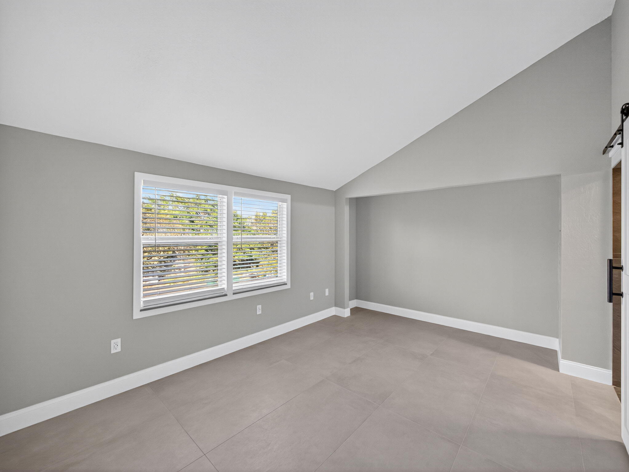 1002 Shorewinds Drive