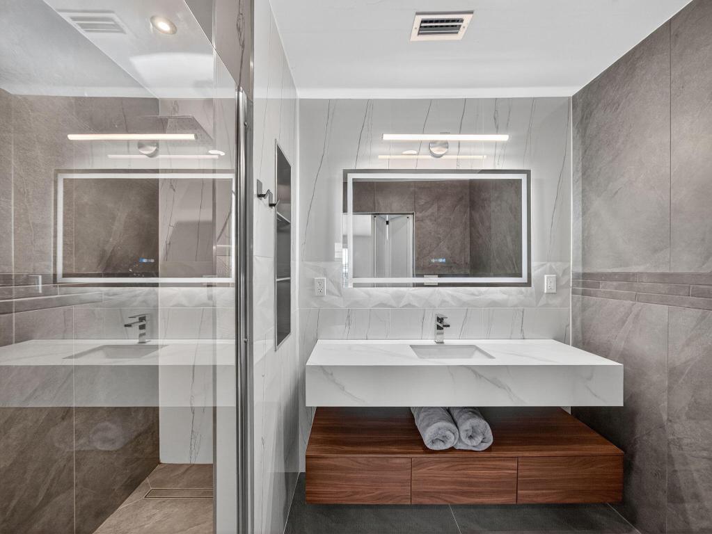 1002 Shorewinds Drive