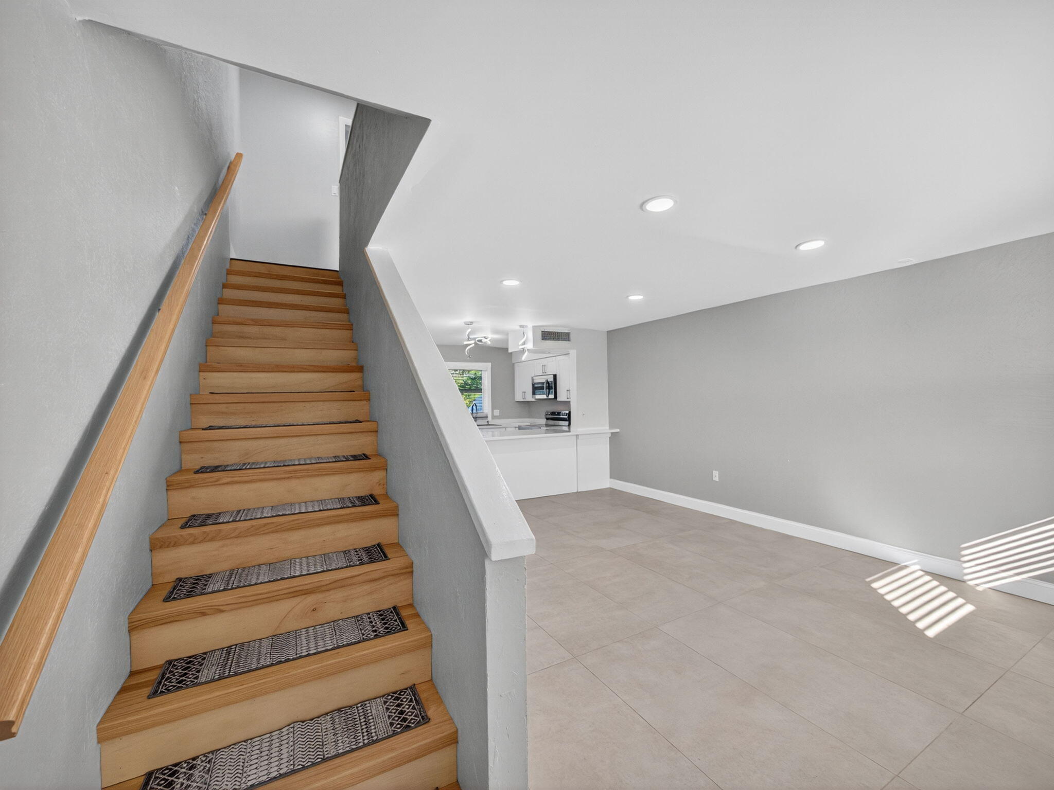 1002 Shorewinds Drive