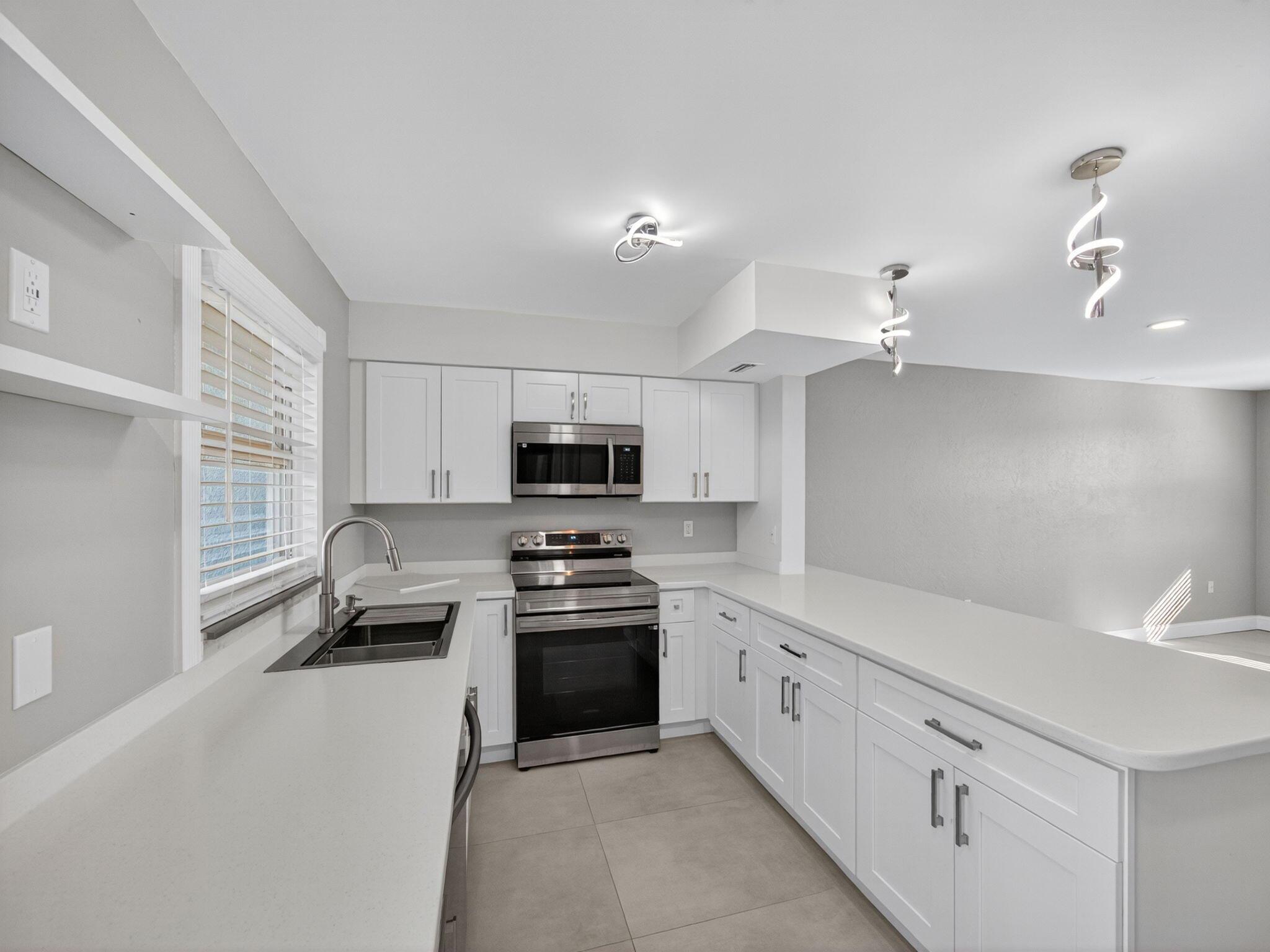 1002 Shorewinds Drive