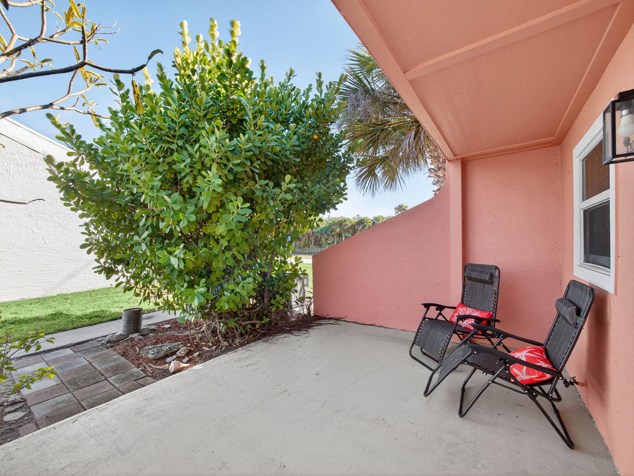 1000 Shorewinds Drive