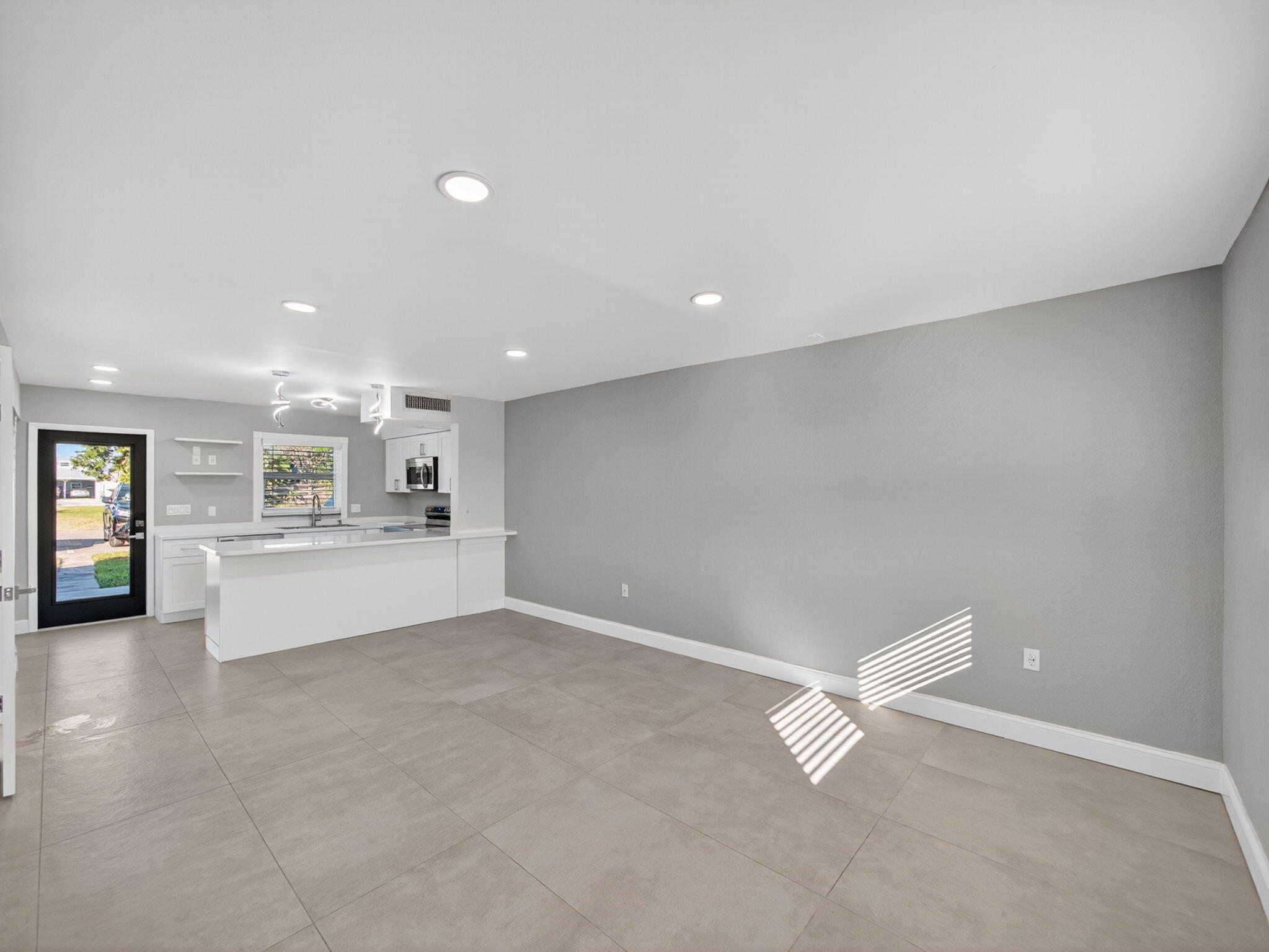 1002 Shorewinds Drive