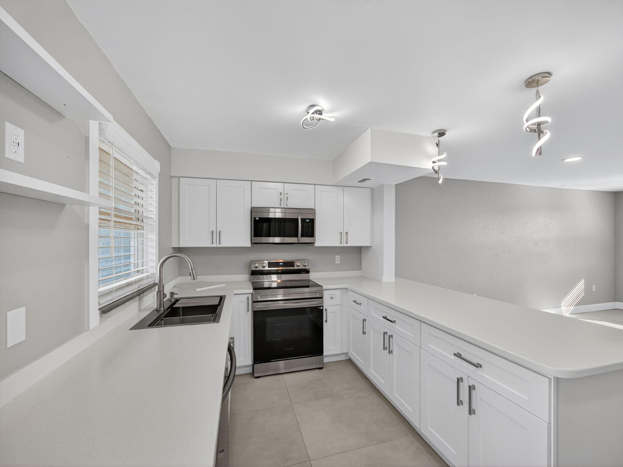 1002 Shorewinds Drive