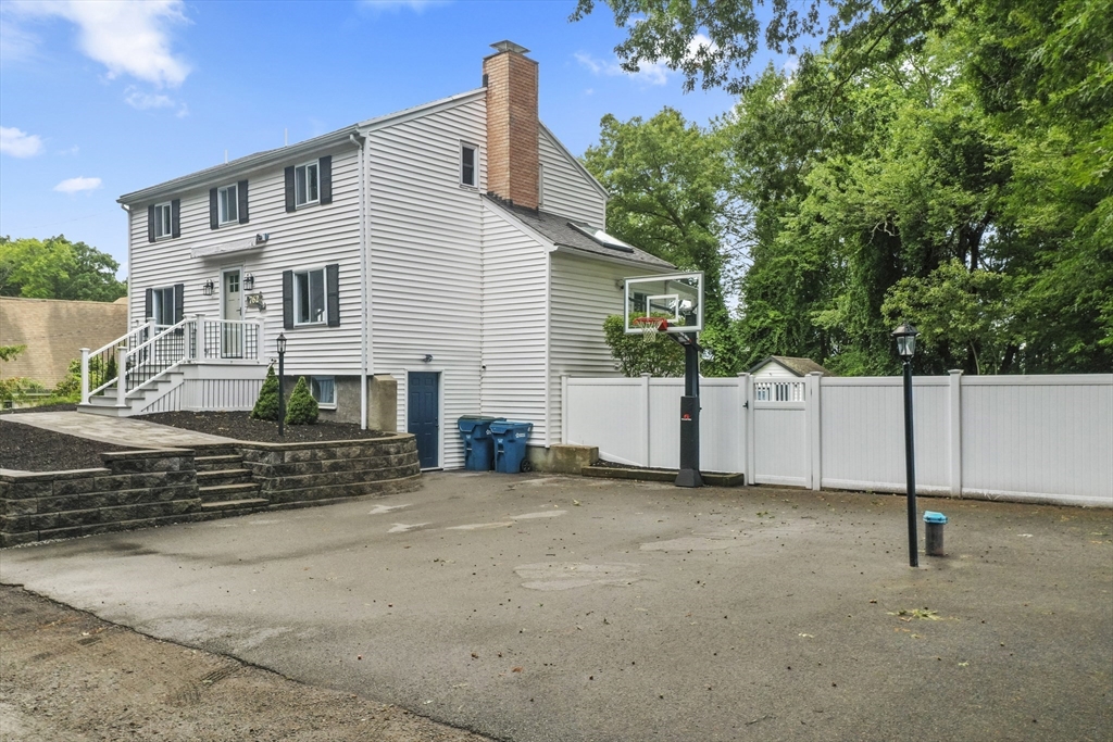 762 Turnpike Street