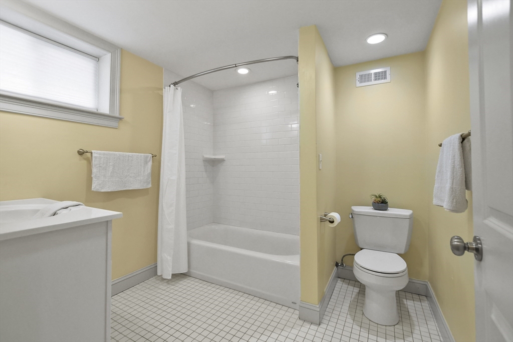 147 Franklin St # 1