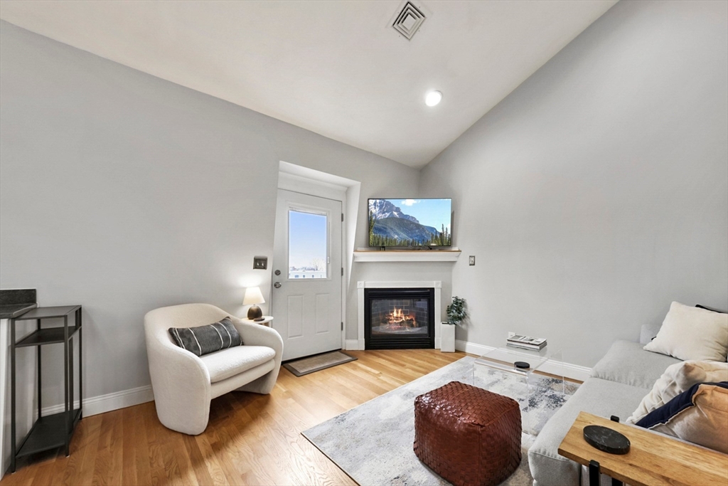 160 I St # 3