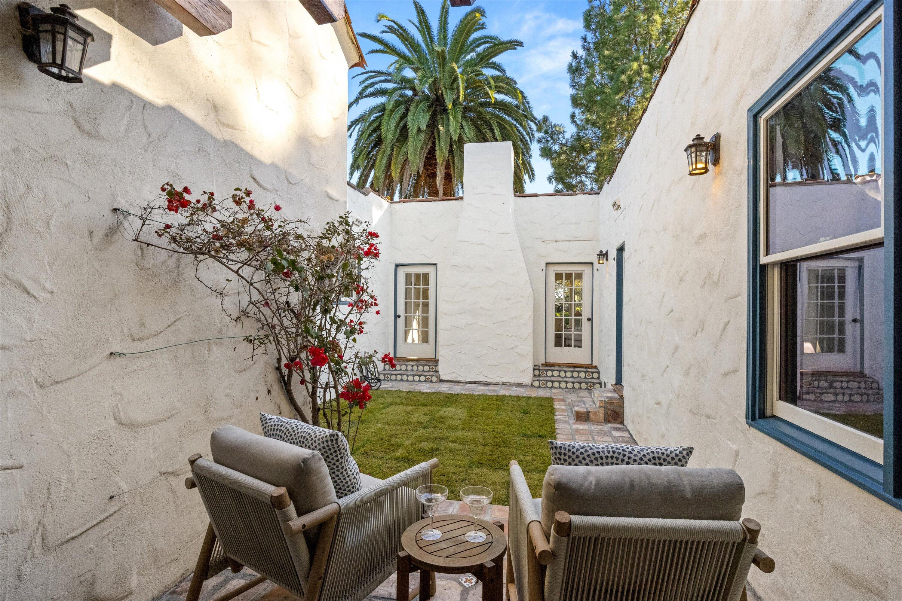 2922 Paseo Del Refugio